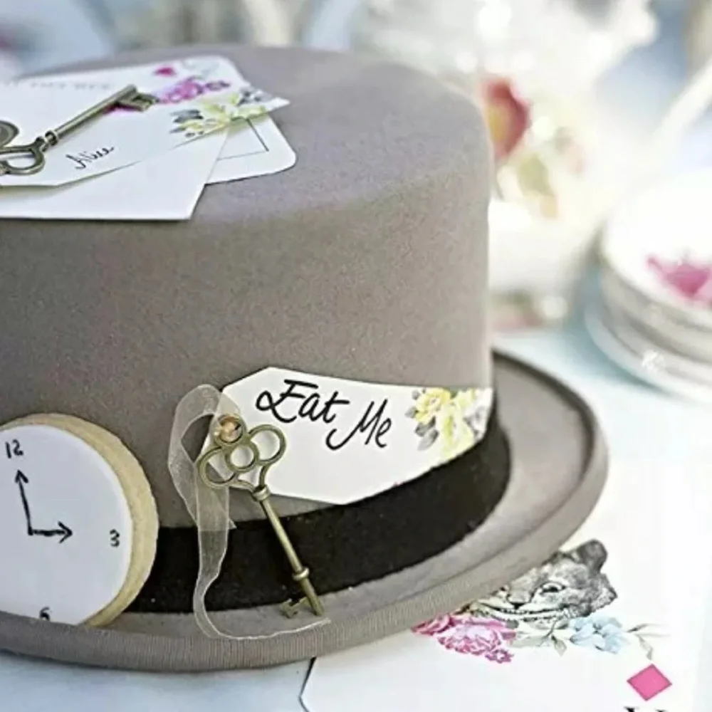 Talking Tables Alice In Wonderland Place Card Key